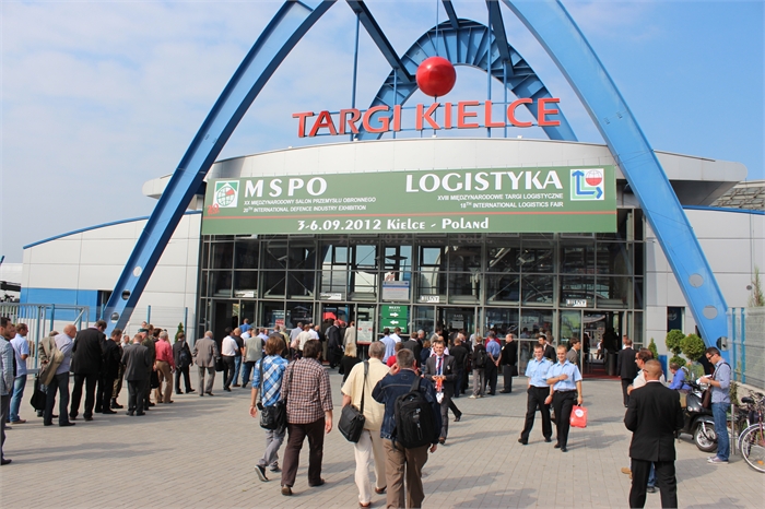 01-Wejscie-glowne-MSPO-2012-Kielce.JPG