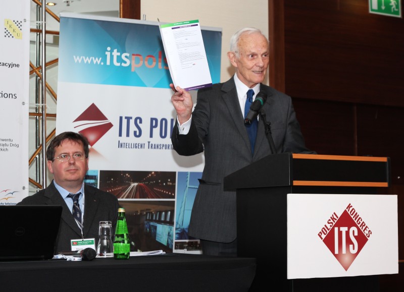 Marek Litiwn (z lewej) i Prof. Wojciech Suchorzewski podczas Polskiego Kongresu ITS 2013