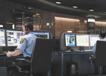 Dyspozytorzy przy konsolach Motorola