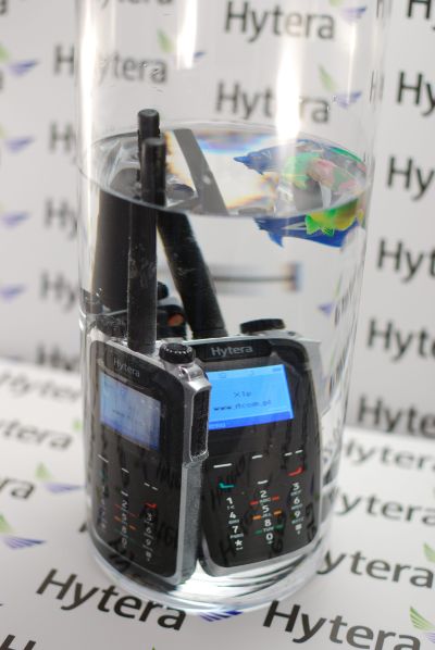 radiotelefony-hytera-X1p-w-wodzie