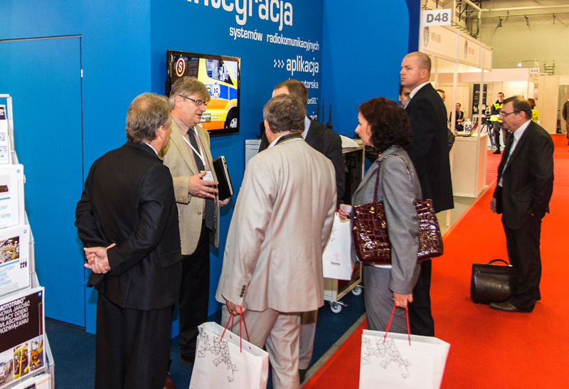 odwiedzajacy-na-stoisku-aksel-mspo-2013 odwiedzajacy-na-stoisku-aksel-mspo-2013