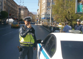 Bułgarski policjant z radiotelefonem