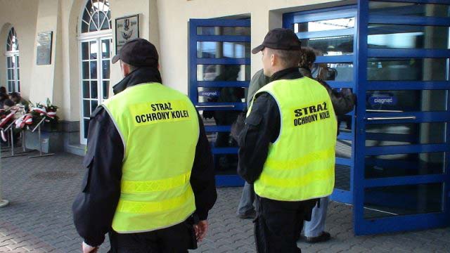 straz-ochrony-kolei-funkcjonariusze