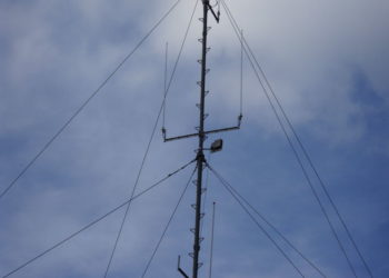 Maszt radiowy wraz z antenami