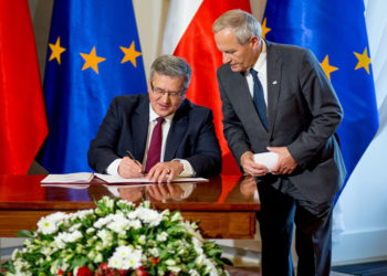 prezydent-komorowski-podpisanie-strategii-Bezpieczenstwa-Narodowego-RP