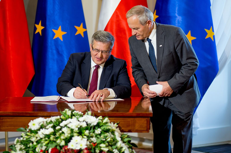 prezydent-komorowski-podpisanie-strategii-Bezpieczenstwa-Narodowego-RP