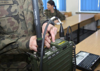 Radiostacja wojskowa w użyciu