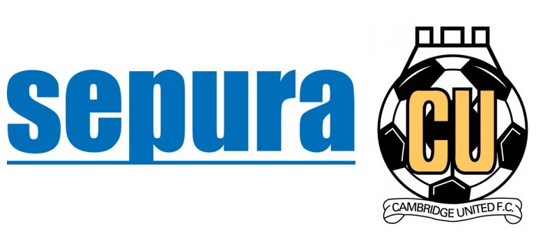 Logotypy Sepura i Cambridge United