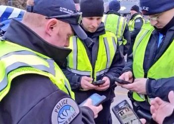 Policjanci z Vail z terminalami LTE