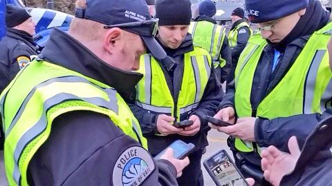 Policjanci z Vail z terminalami LTE