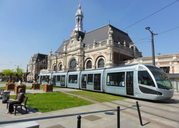 Pociąg metra na stacji Gere de Valenciennes.