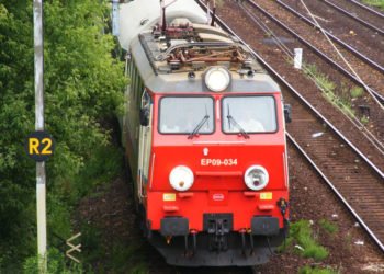 Pociąg PKP i wskaźnik kanału radiowego