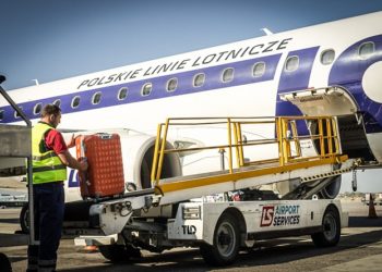 lsas-airport-services-samolot-ladowanie-bagazu