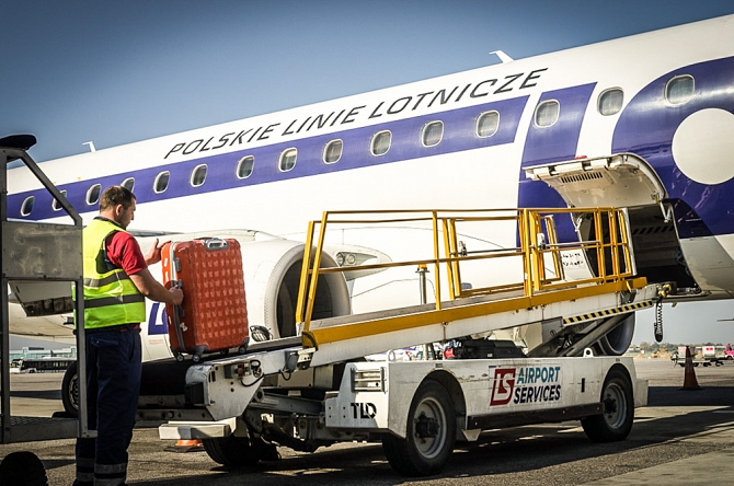 lsas-airport-services-samolot-ladowanie-bagazu