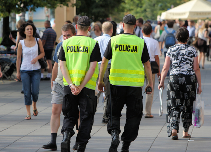 Policjanci - patrol - radiotelefony TETRA
